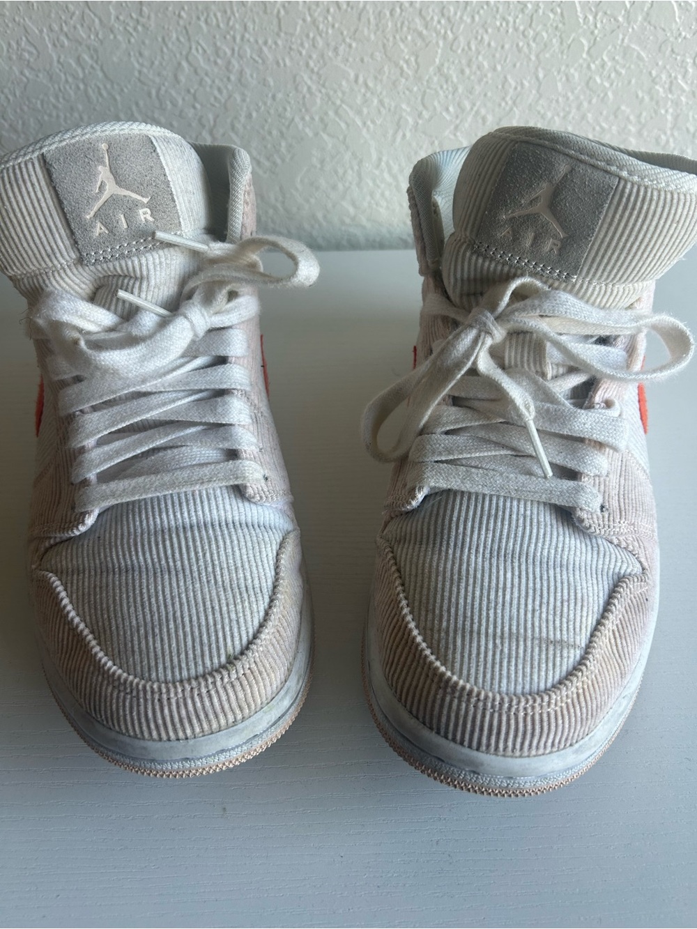 Jordan woman High-Top Corduroy Sneakers in Off-White with Coral Swoosh - Picture 5 of 5